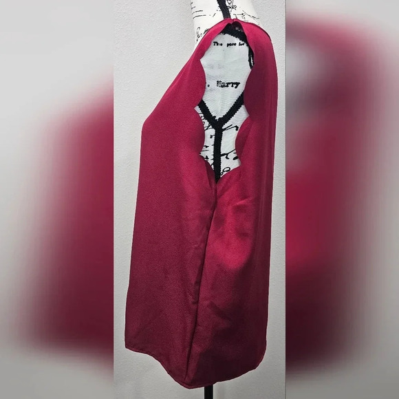 EMERY ROSE Solid Scallop Trim Sleeveless Polyester Blouse Burgundy Size XL NWT - Picture 2 of 11